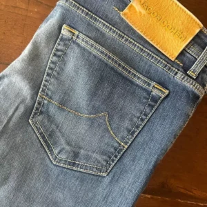 Jacob Cohen, blue jeans in denim di cotone + elastan Colore blu délavé Taglia W38