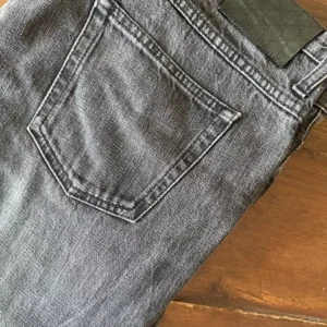 Gucci, blue jeans in denim di cotone  Colore grigio délavé Taglia 52 IT