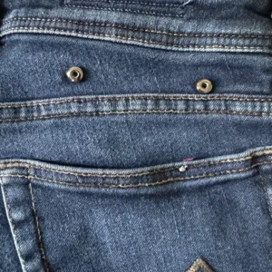 Jacob Cohen, blue jeans in denim di cotone + elastan Colore blu délavé Taglia W34