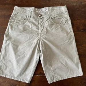 Jacob Cohen, shorts bermuda in cotone + elastan Colore beige Taglia W33