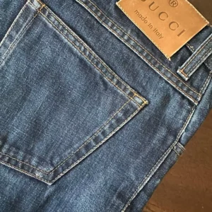 Gucci, blue jeans in denim di cotone  Colore blu délavé Taglia 48 IT