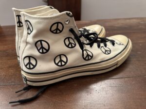 Converse, sneakers alte in tessuto bianco con stampa Taglia 11 UK - immagine 3