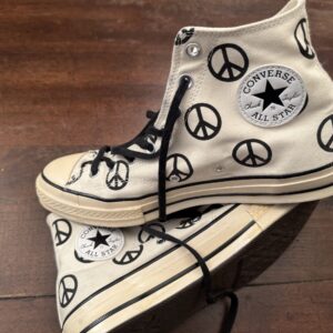 Converse, sneakers alte in tessuto bianco con stampa Taglia 11 UK