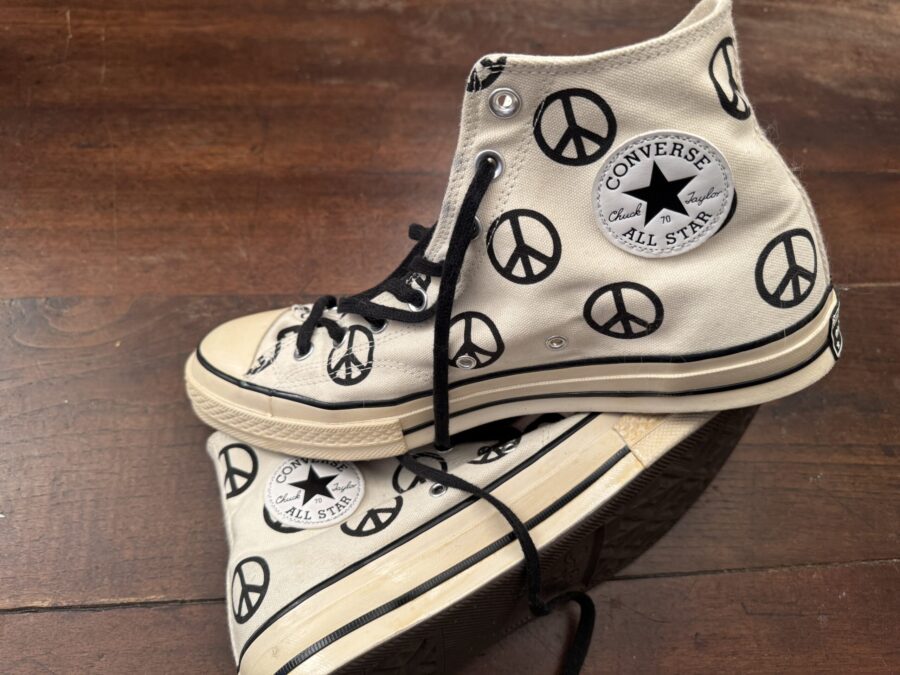 Converse, sneakers alte in tessuto bianco con stampa Taglia 11 UK