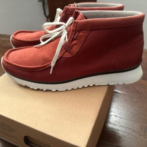 Clarks Wallabee, stivale in tessuto tecnico rosso e suola bianca Taglia 10 UK