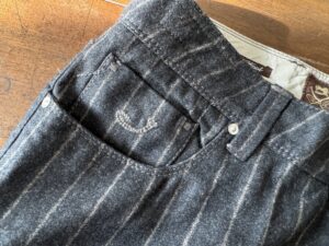 Jacob Cohen, pantaloni in pura lana Gessato nero con riga grigia Taglia W36 - immagine 2